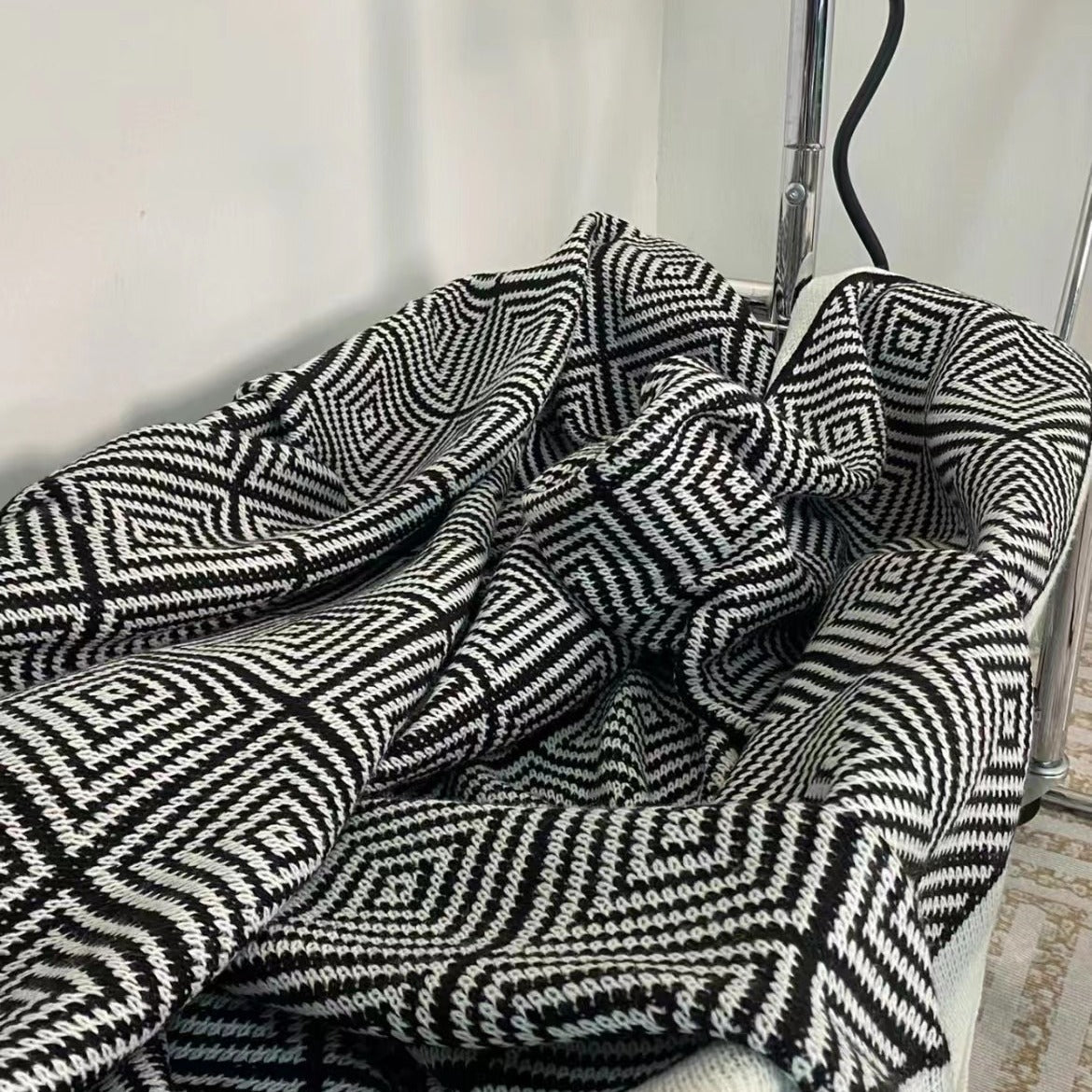 Chic Geometric Sofa Throw
