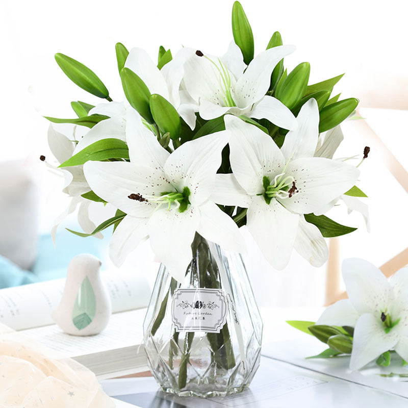Elegant Lily Wedding Decor