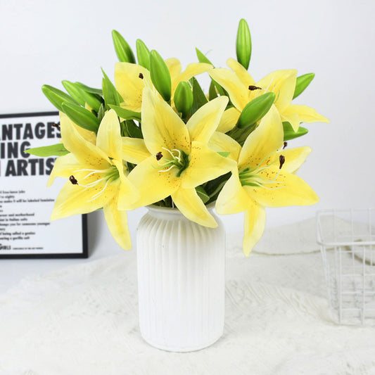 Elegant Lily Wedding Decor