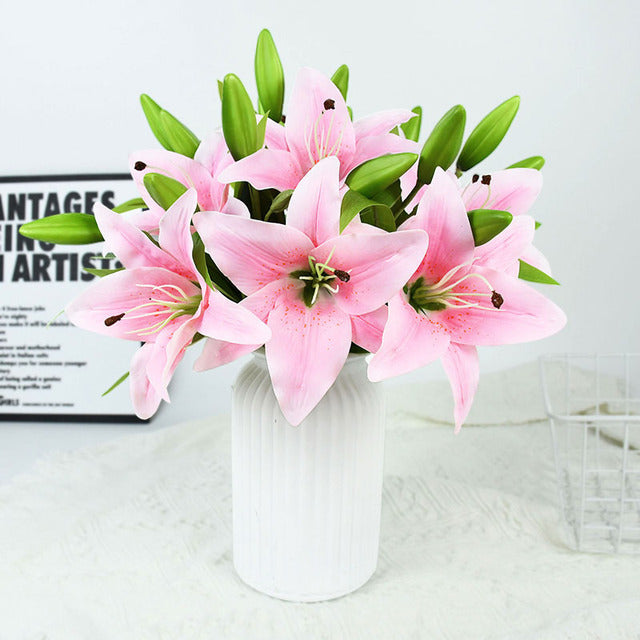 Elegant Lily Wedding Decor