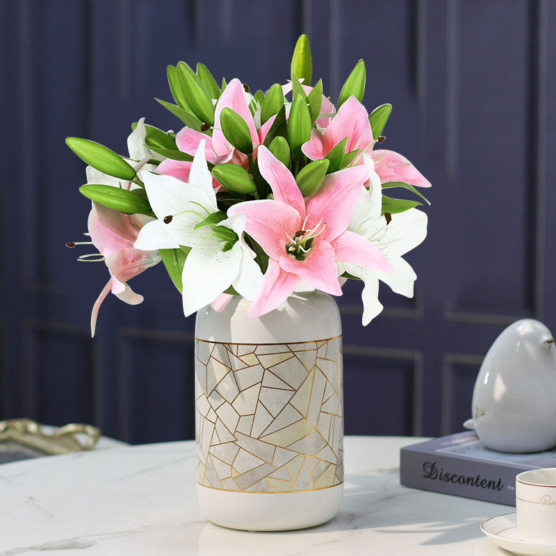 Elegant Lily Wedding Decor