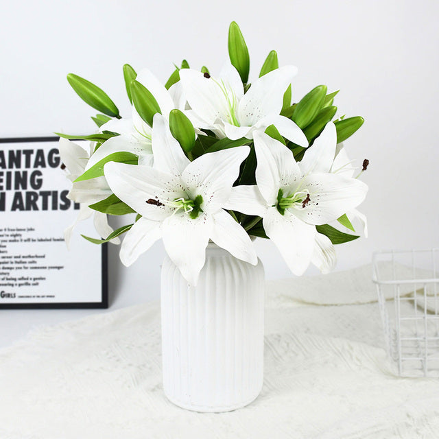 Elegant Lily Wedding Decor