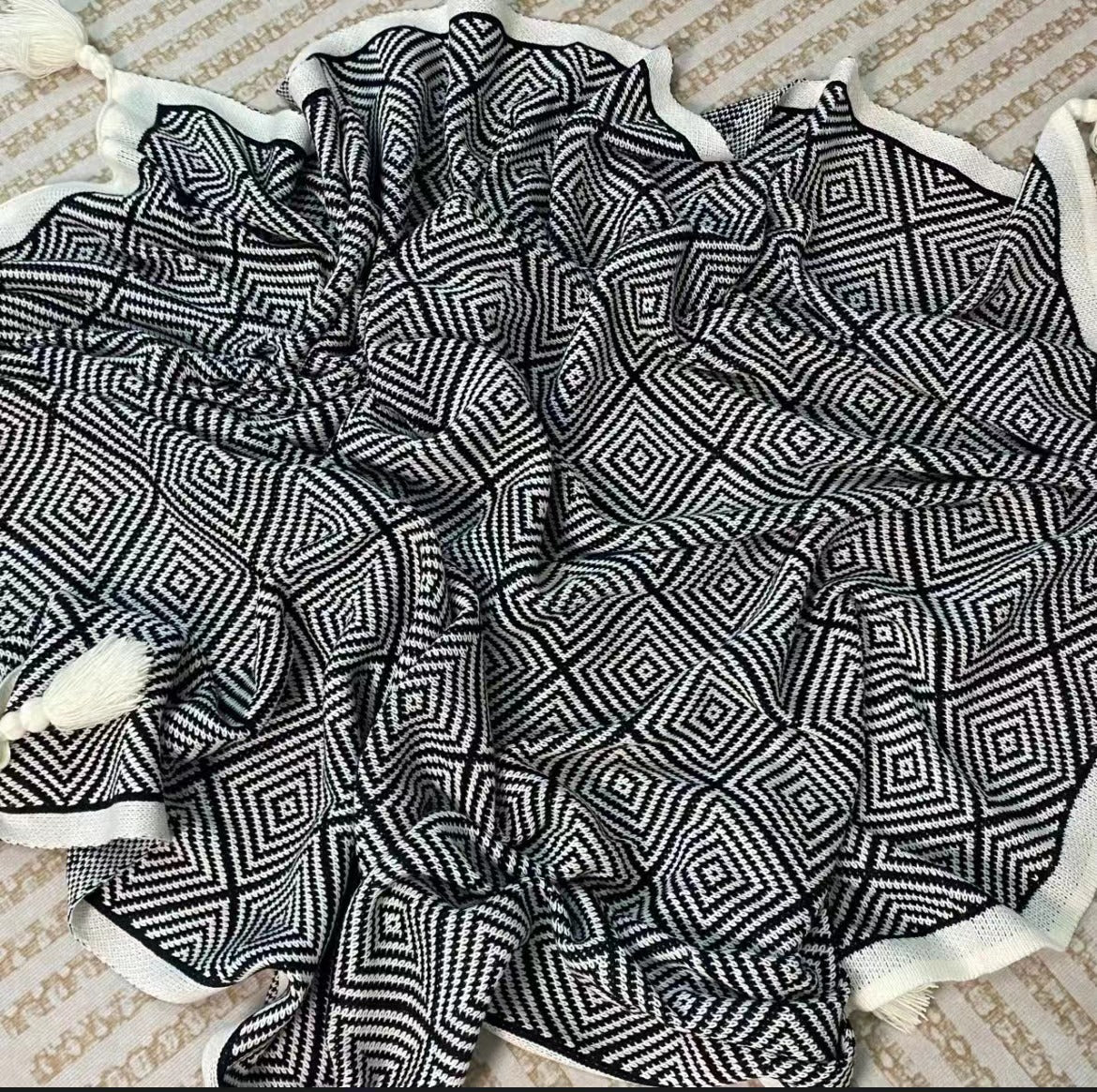 Chic Geometric Sofa Throw