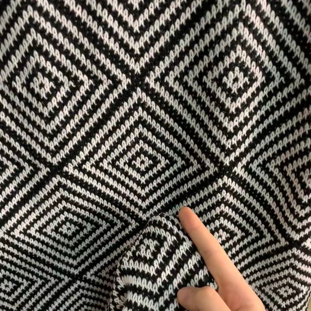 Chic Geometric Sofa Throw
