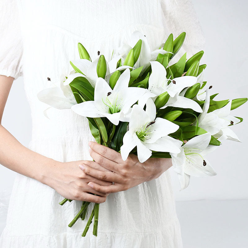 Elegant Lily Wedding Decor